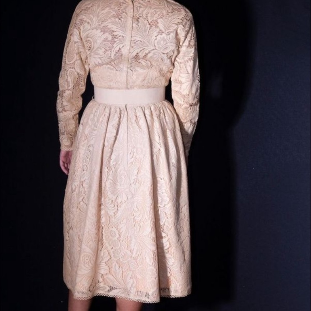 Vintage lace dress - Picture 8 of 9
